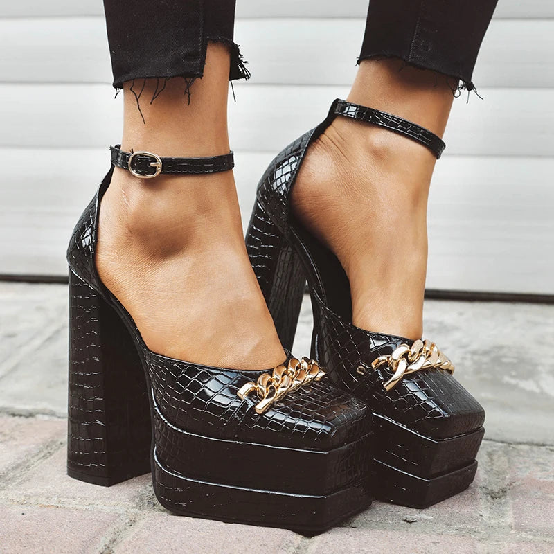Coccodrilla Chain Platform Pumps