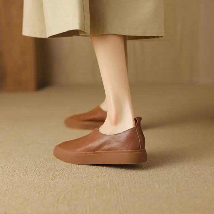 Valenza V-Cut Leather Loafers