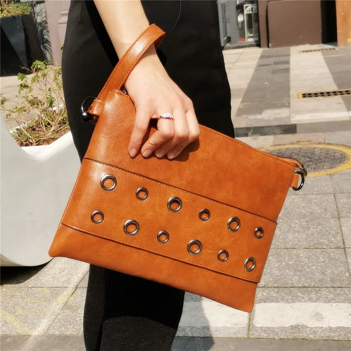 Domina Rivet Clutch