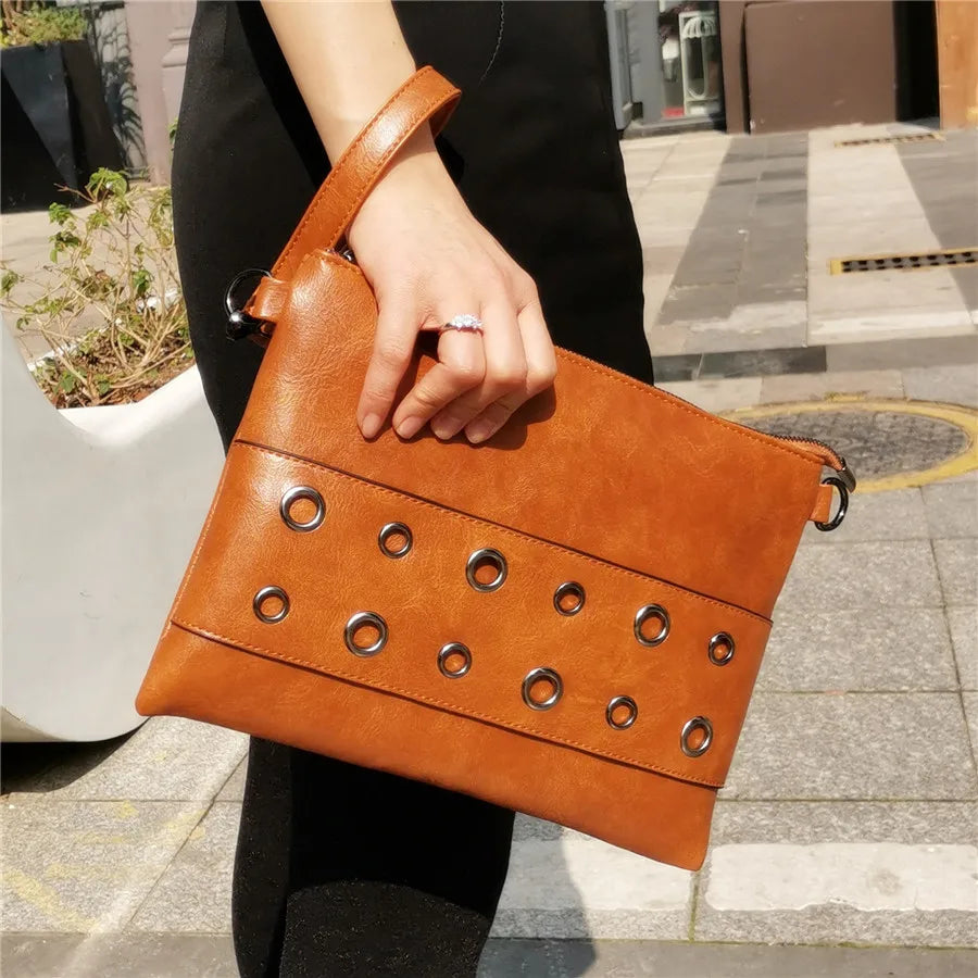 Domina Rivet Clutch