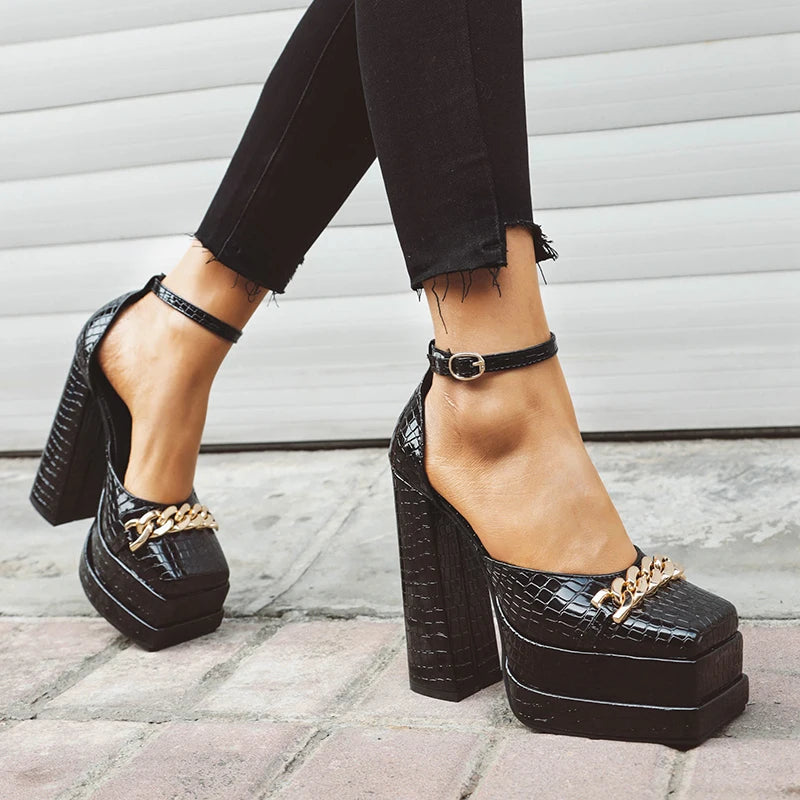 Coccodrilla Chain Platform Pumps