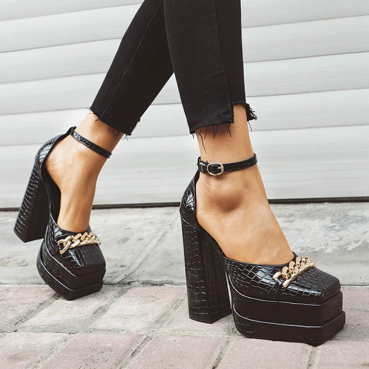 Coccodrilla Chain Platform Pumps