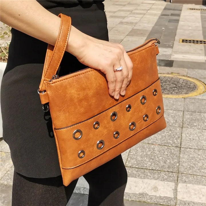 Domina Rivet Clutch