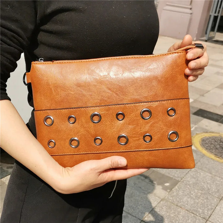 Domina Rivet Clutch
