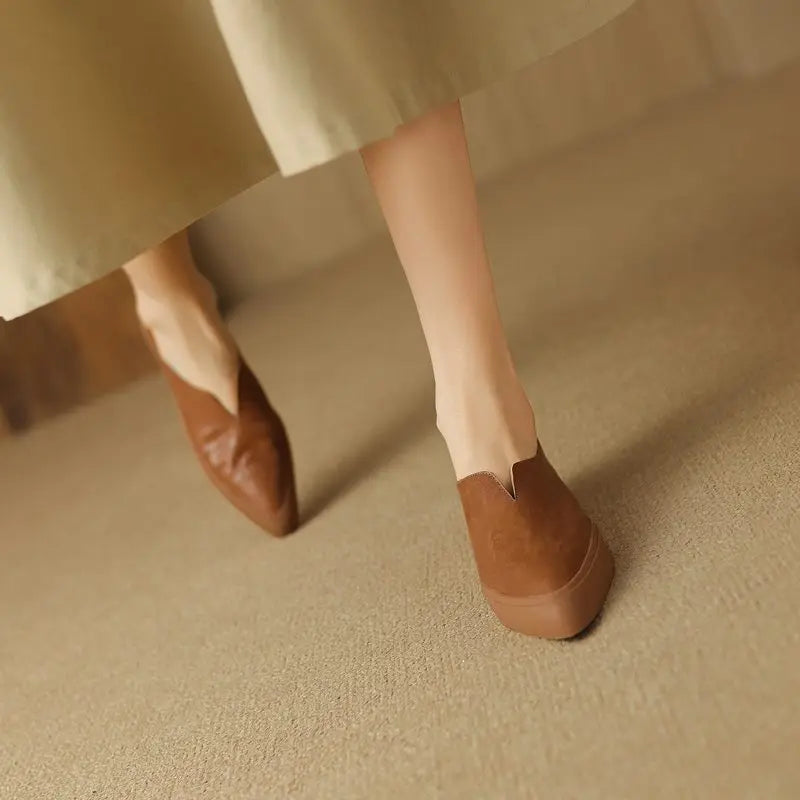 Valenza V-Cut Leather Loafers